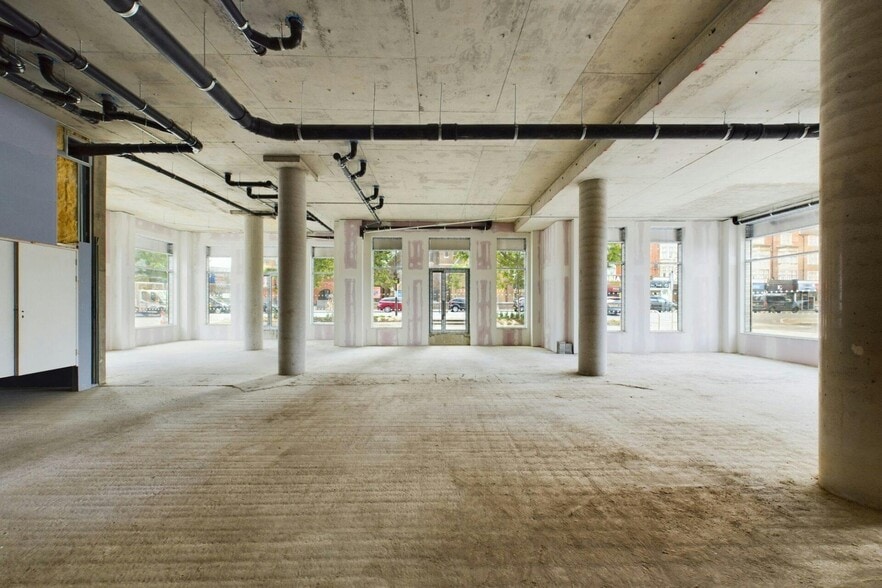 671-679 Old Kent Rd, London to rent - Building Photo - Image 1 of 69