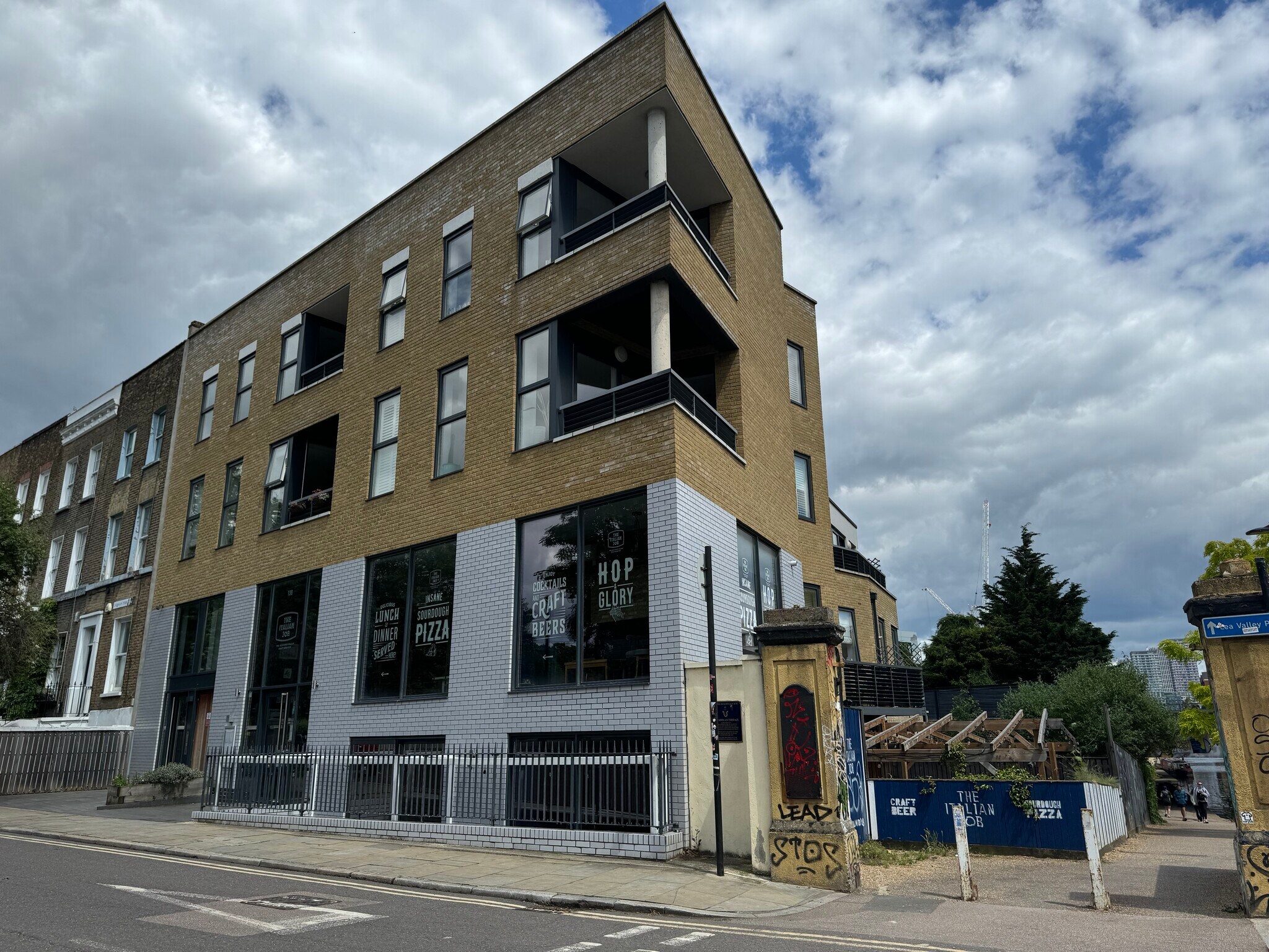 129 Cadogan Terrace, London for sale Primary Photo- Image 1 of 1