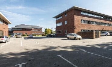 Wilmslow Rd, Cheadle to rent Building Photo- Image 2 of 5