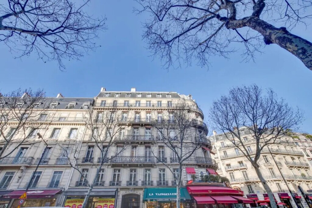 Location Bureaux 243 m² - Photo 1