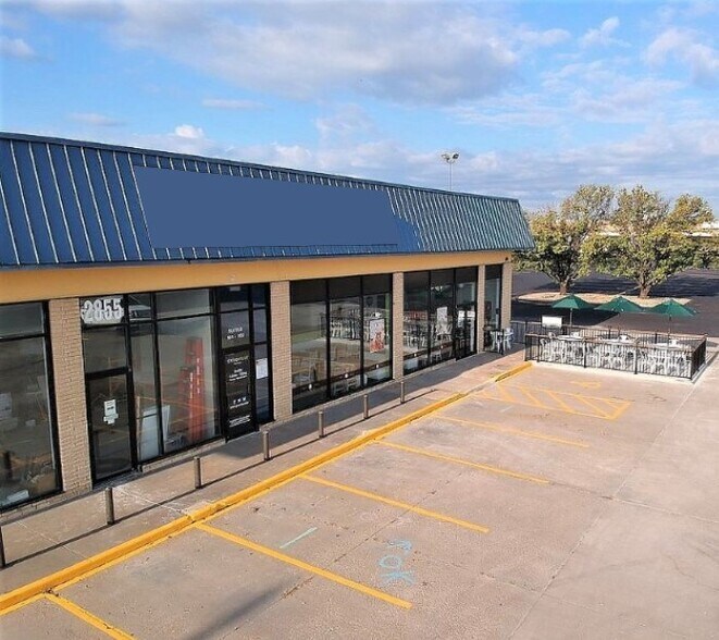 2855 SW Wanamaker Rd, Topeka 66614 Retail for Rent UK