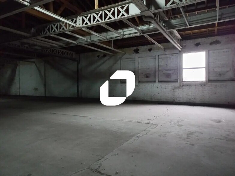 Light Industrial in Roubaix to rent - Interior Photo - Image 3 of 5