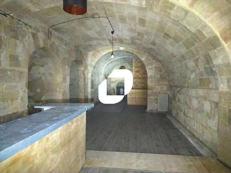 Retail in Bordeaux for sale - Interior Photo - Image 2 of 9