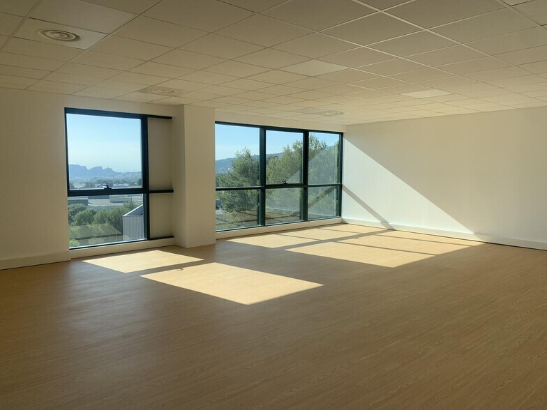 Office in La Ciotat to rent - Interior Photo - Image 2 of 4