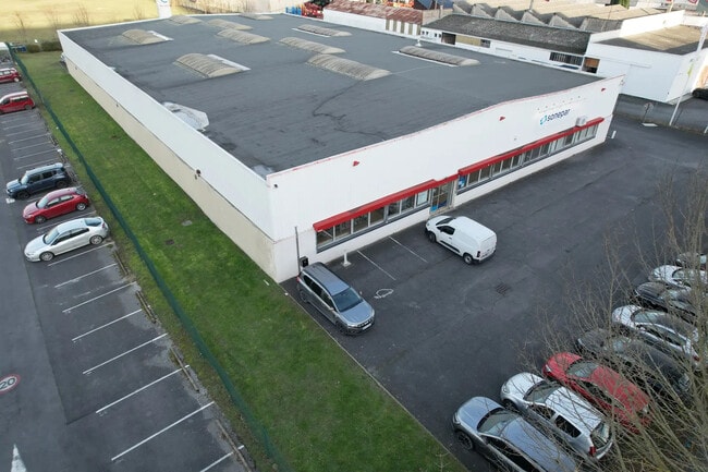 Location Commerce 1 450 m² à 2 900 m²