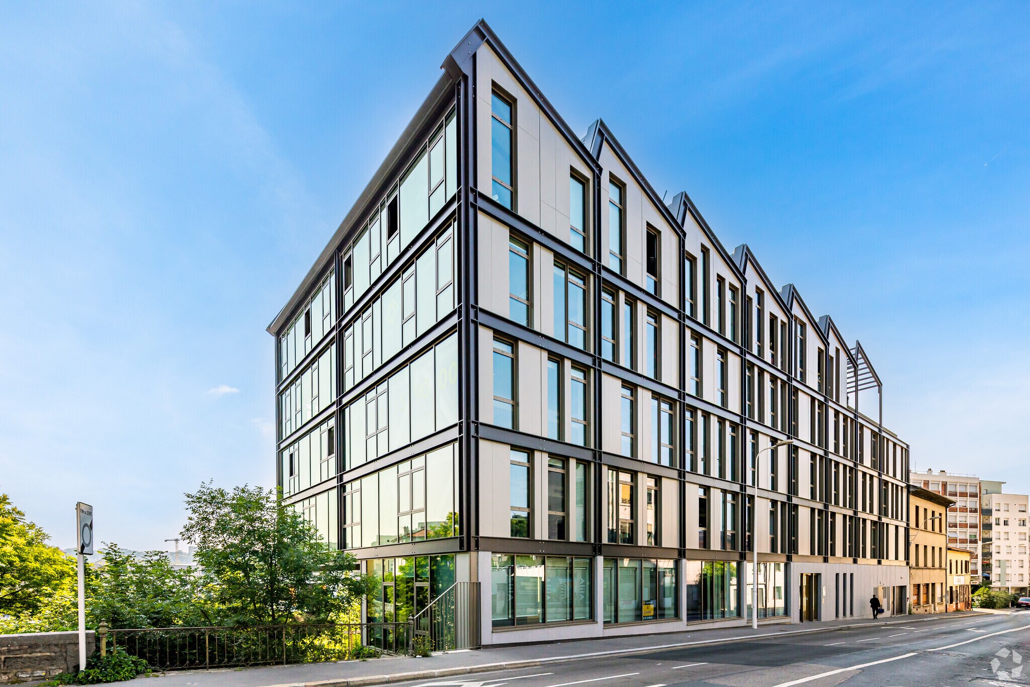 Office in Lyon to rent Primary Photo- Image 1 of 3