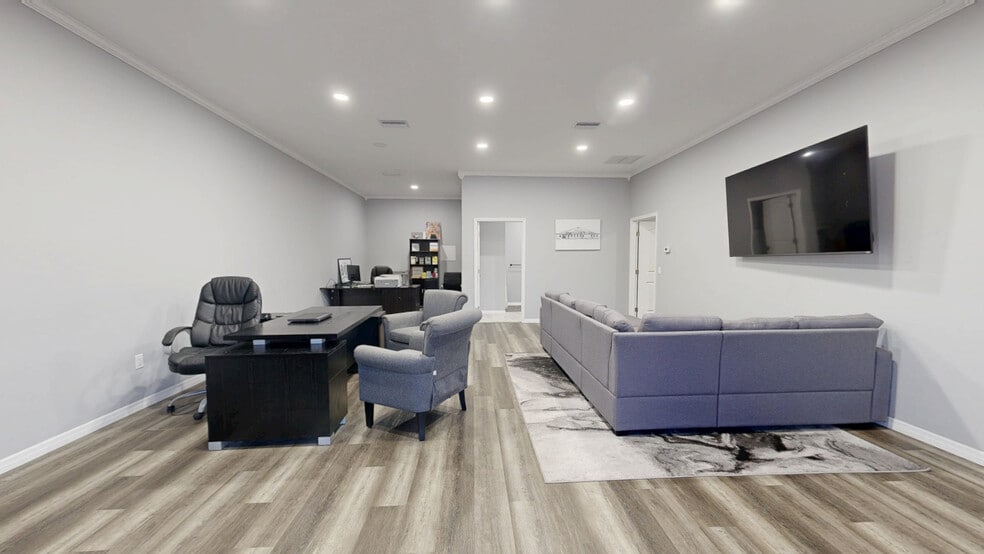 9% CAP 10-Yr NNN Indust - Seller Finance portfolio of 10 properties for sale on LoopNet.co.uk - Matterport 3D Scan - Image 2 of 24