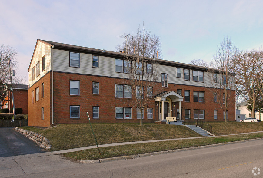 123 2nd St NW, Faribault, MN for sale - Primary Photo - Image 1 of 1