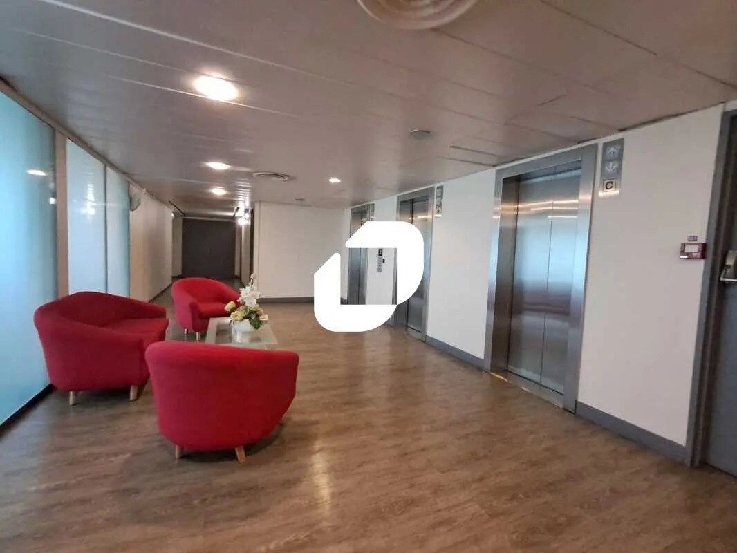 Office in Asnières-sur-Seine for sale Lobby- Image 1 of 8