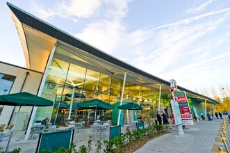 Windsor Rd, Beaconsfield to rent Building Photo- Image 2 of 12