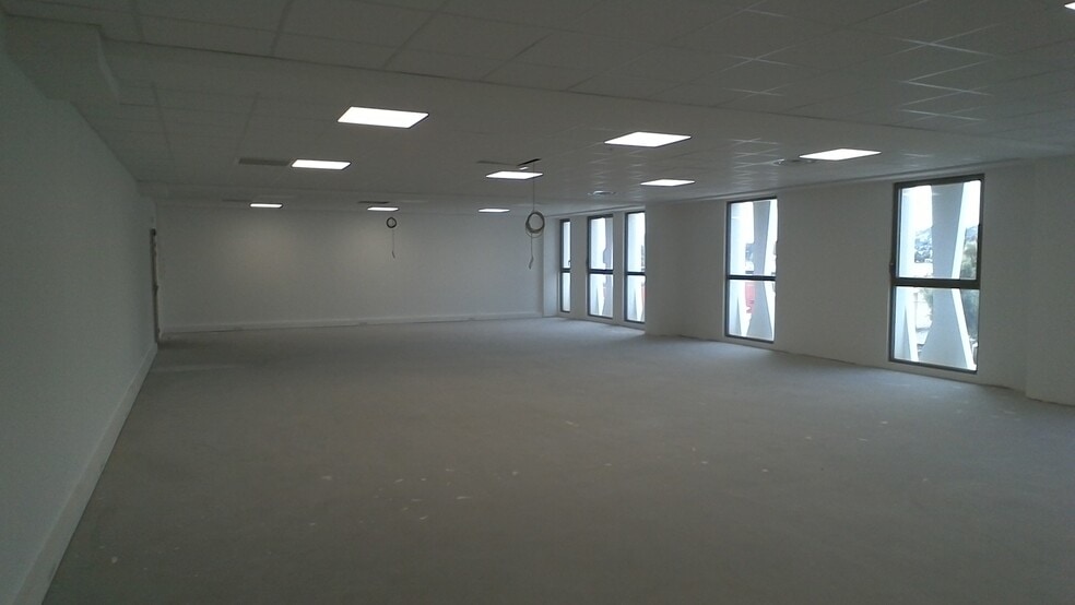 756 Avenue Emile Bodin, La Ciotat to rent - Interior Photo - Image 3 of 6