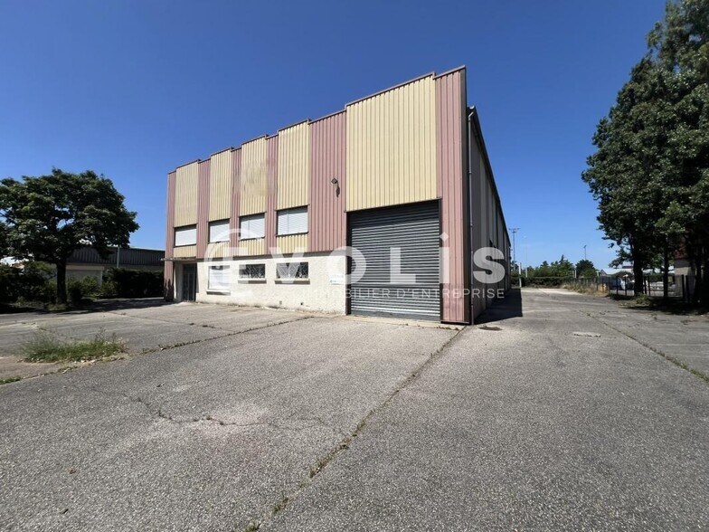 Industrial in Chassieu to rent - Building Photo - Image 2 of 24