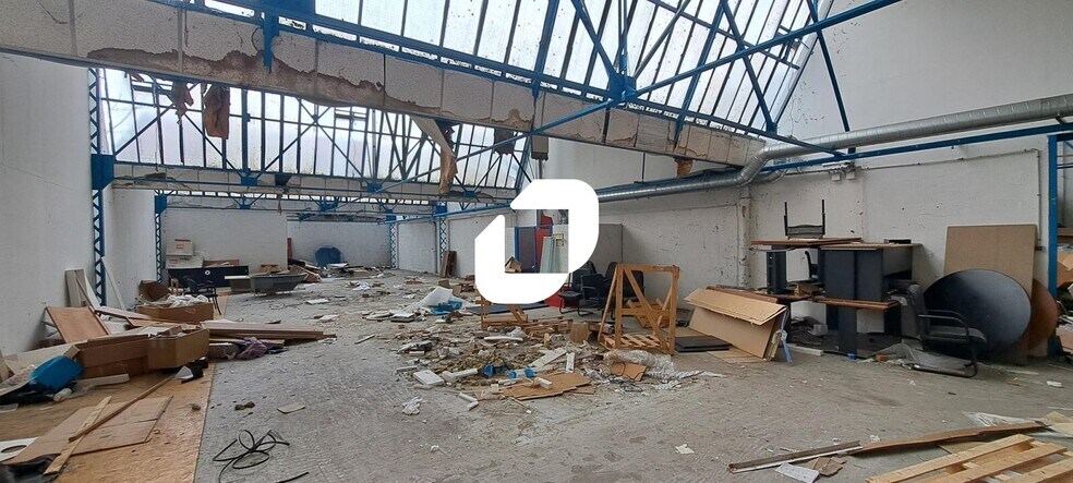 Light Industrial in Montreuil to rent - Interior Photo - Image 3 of 5