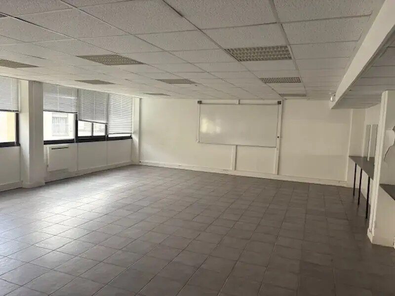 Office in Joinville-le-Pont to rent Interior Photo- Image 1 of 10