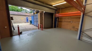 Sample Oak Ln, Chilworth to rent Interior Photo- Image 2 of 3