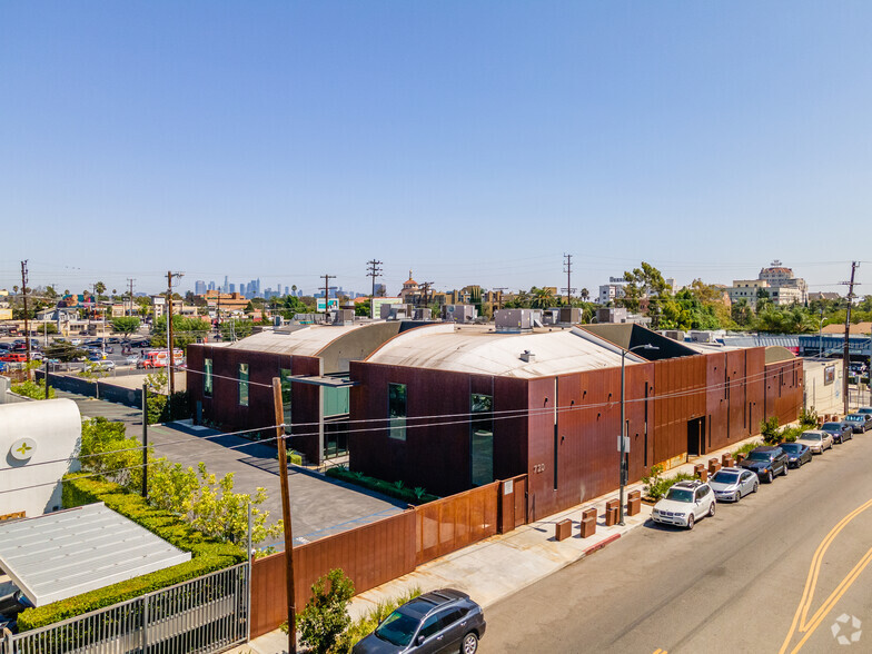 706-720 N Cahuenga Blvd, Los Angeles, CA for rent - Building Photo - Image 2 of 76