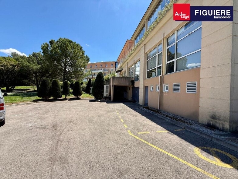 805 Avenue Jean-René Guillibert Gautier De La Lauzière, Aix-en-Provence for sale - Building Photo - Image 2 of 10