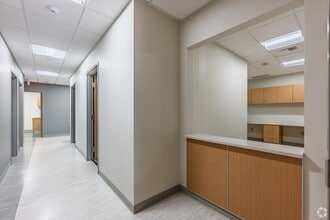 39000 W Seven Mile Rd, Livonia, MI to rent Building Photo- Image 2 of 5