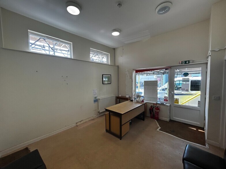 4 Cambridge Rd, Walmer to rent - Interior Photo - Image 2 of 16