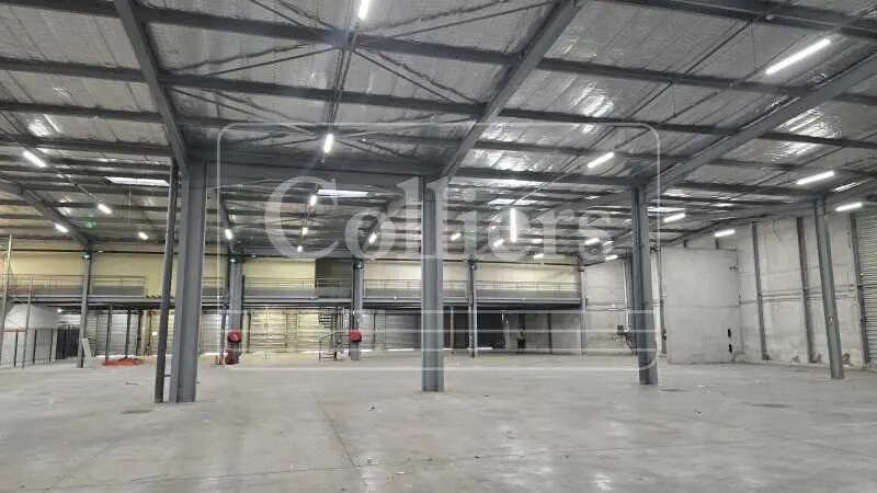 Light Industrial in Aix-en-Provence to rent - Building Photo - Image 2 of 5