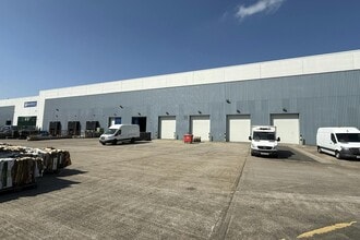 Premier Park Rd, London to rent Building Photo- Image 2 of 7