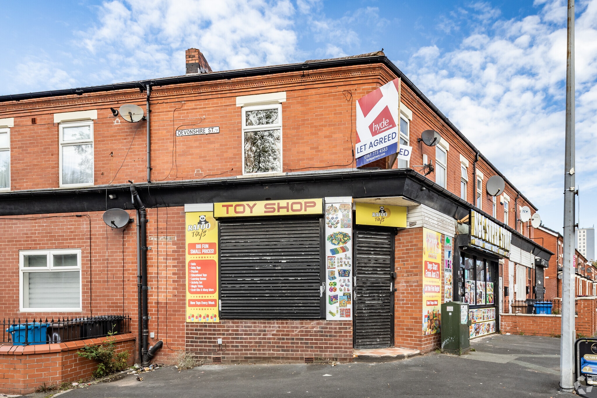 329 Great Cheetham St E, Salford to rent Primary Photo- Image 1 of 3