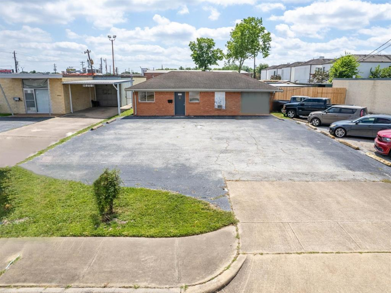 1726 Monarch Oaks St, Houston, TX for rent - Building Photo - Image 1 of 1