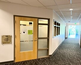 1301 4th Ave NW, Issaquah, WA to rent Interior Photo- Image 1 of 6