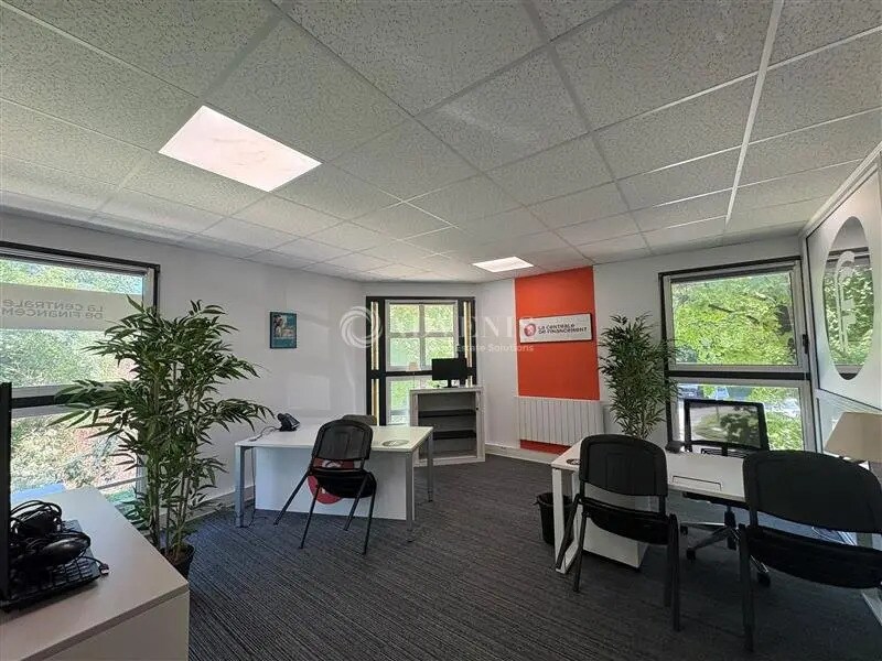 Location Bureaux 217 m² - Photo 1