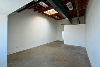 3221 S Hill St, Los Angeles, CA for rent Interior Photo- Image 2 of 3