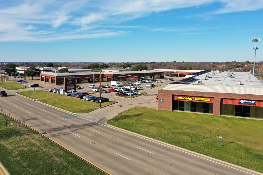 3201-3291 W Pioneer Pky, Pantego, TX for rent - Building Photo - Image 1 of 7