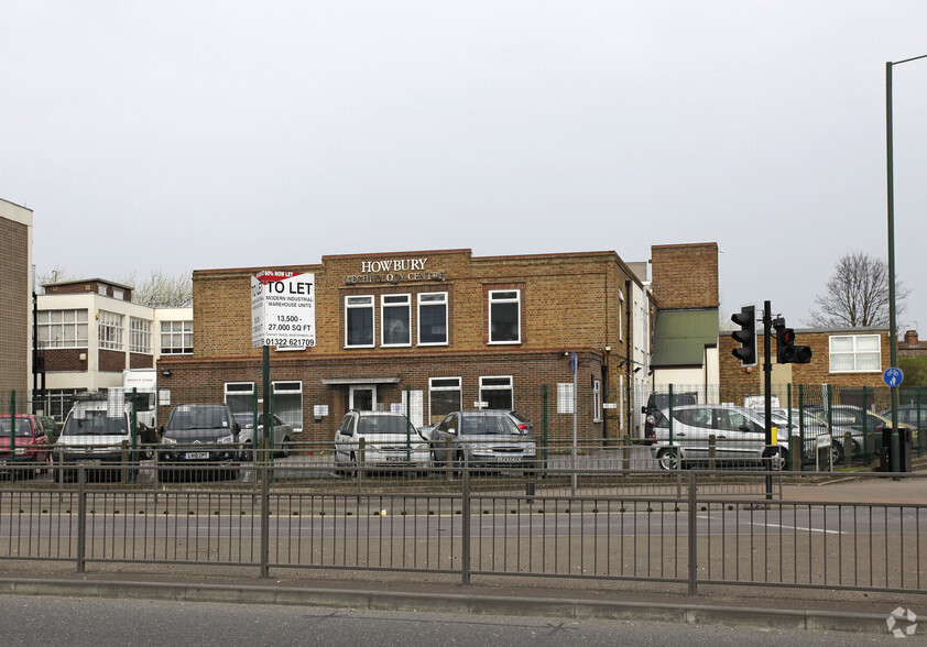 Thames Rd, Crayford for rent - Primary Photo - Image 1 of 2