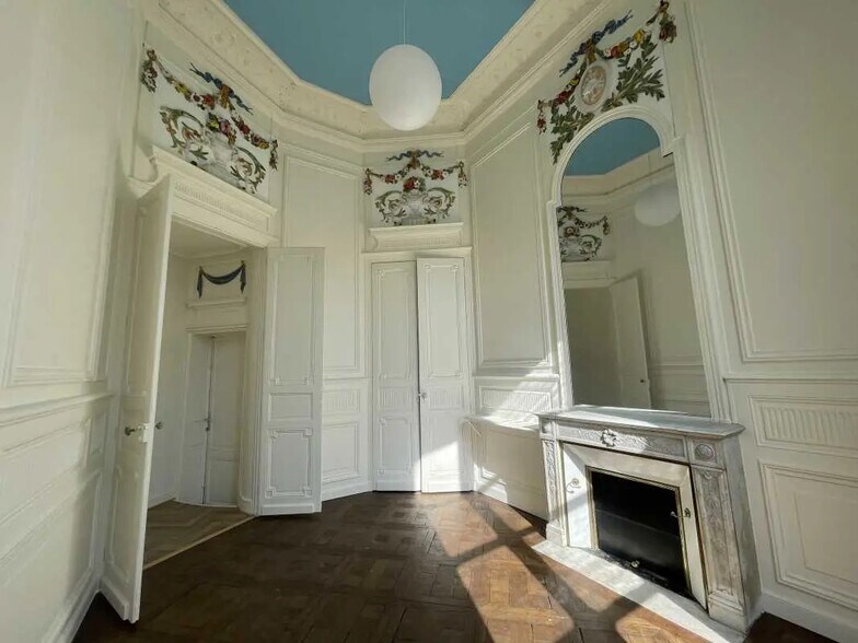 Office in Bordeaux to rent - Building Photo - Image 2 of 7