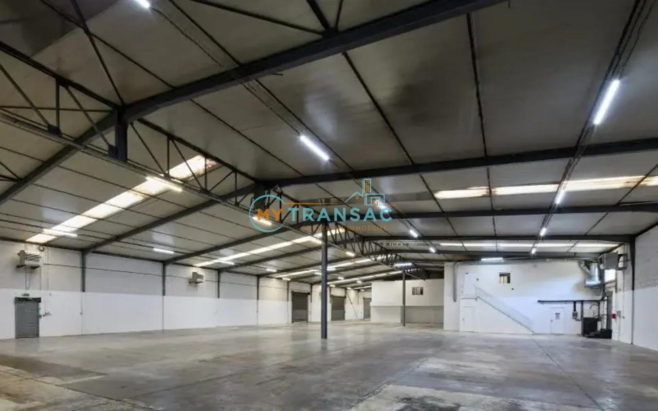 Light Industrial in Morangis to rent Interior Photo- Image 1 of 10