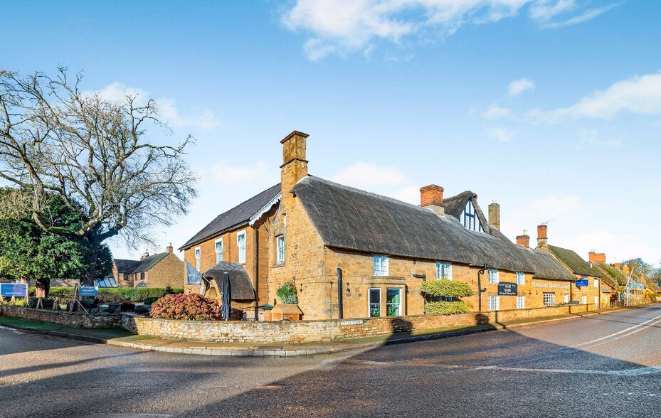 4 Wroxton, Wroxton for sale - Building Photo - Image 3 of 14