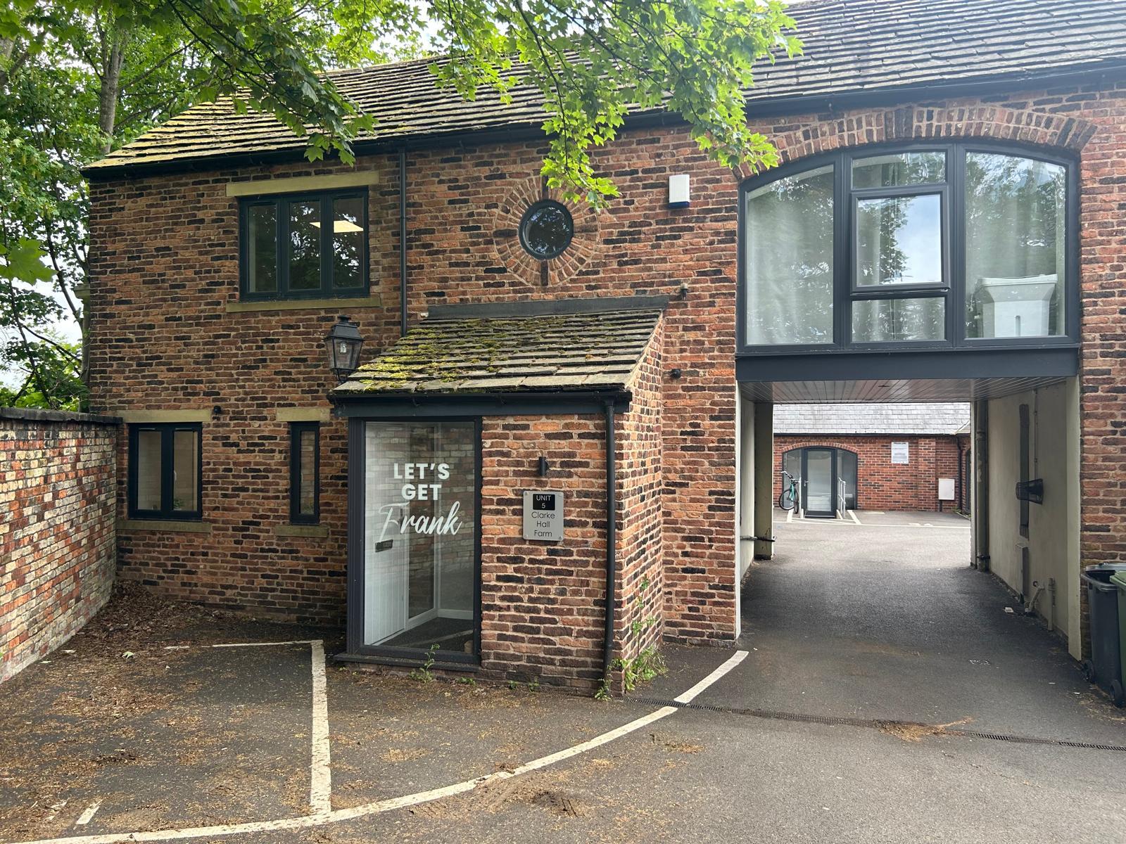 Aberford Rd, Wakefield to rent Building Photo- Image 1 of 2