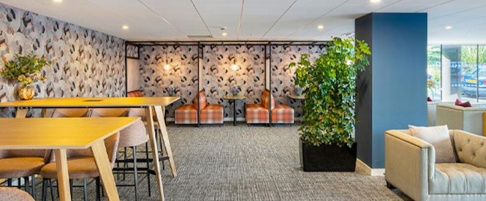 282 Farnborough Rd, Farnborough to rent - Building Photo - Image 3 of 4