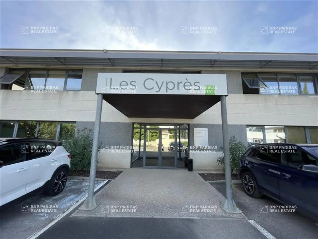 Location Bureaux 487 m² - Photo 1