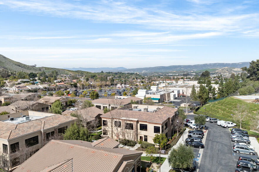 1175 Swallow Ln, Simi Valley, CA for rent - Building Photo - Image 3 of 8