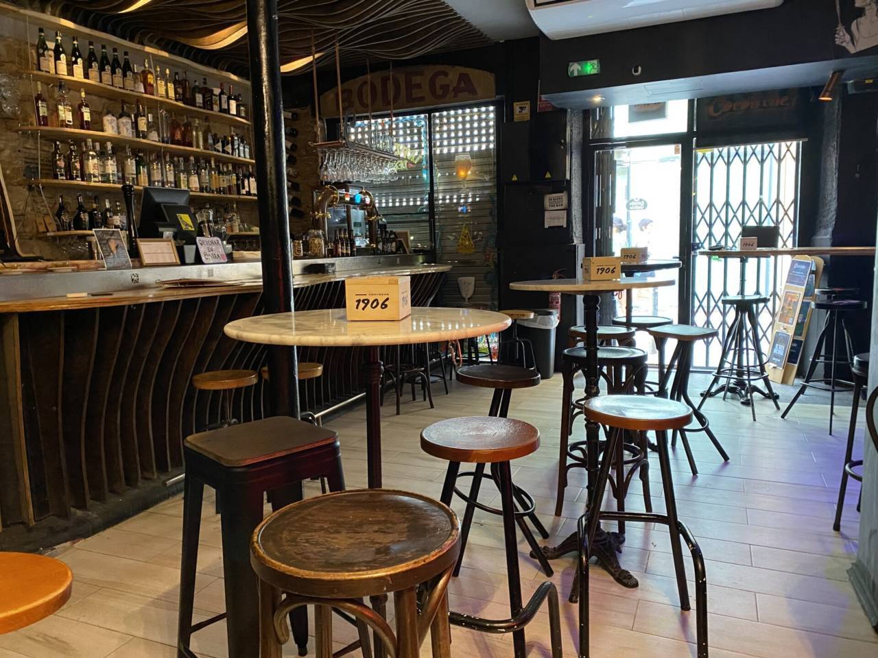 Retail in Barcelona, Barcelona to rent Interior Photo- Image 1 of 5