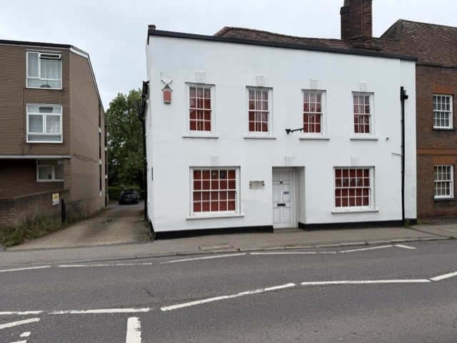 12 High St, Elstree to rent - Building Photo - Image 2 of 5