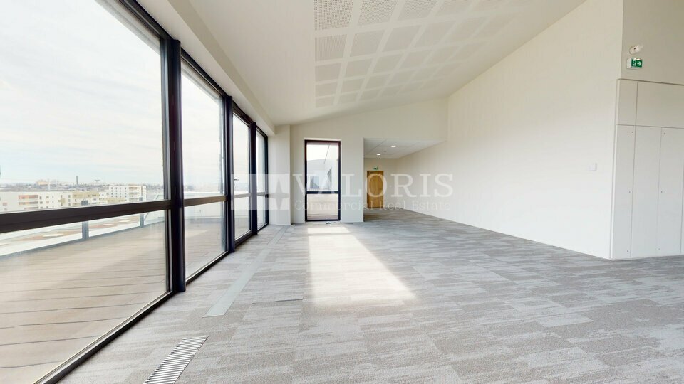Office in Vénissieux to rent Interior Photo- Image 1 of 10
