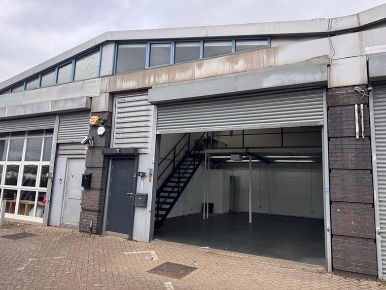 Scrubs Ln, London to rent - Building Photo - Image 3 of 20