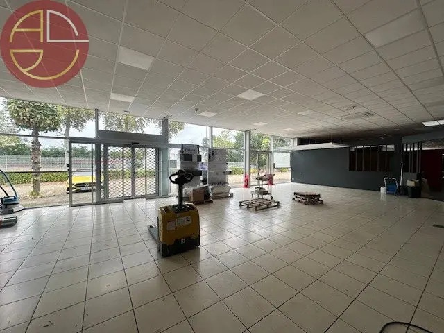 Location Commerce 457 m² - Photo 1