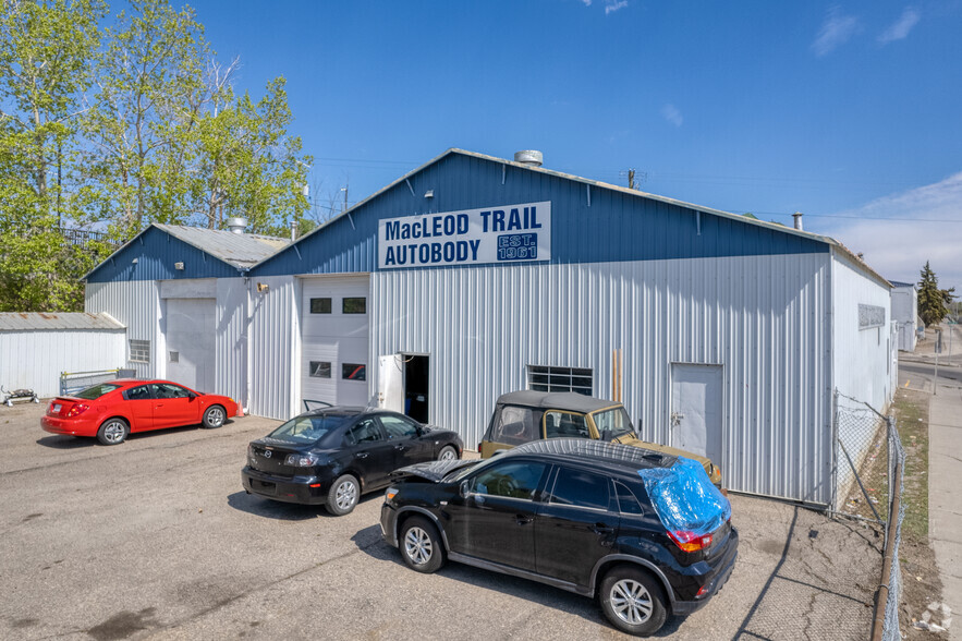 Macleod Trail Autobody Sale portfolio of 2 properties for sale on LoopNet.co.uk - Building Photo - Image 1 of 1