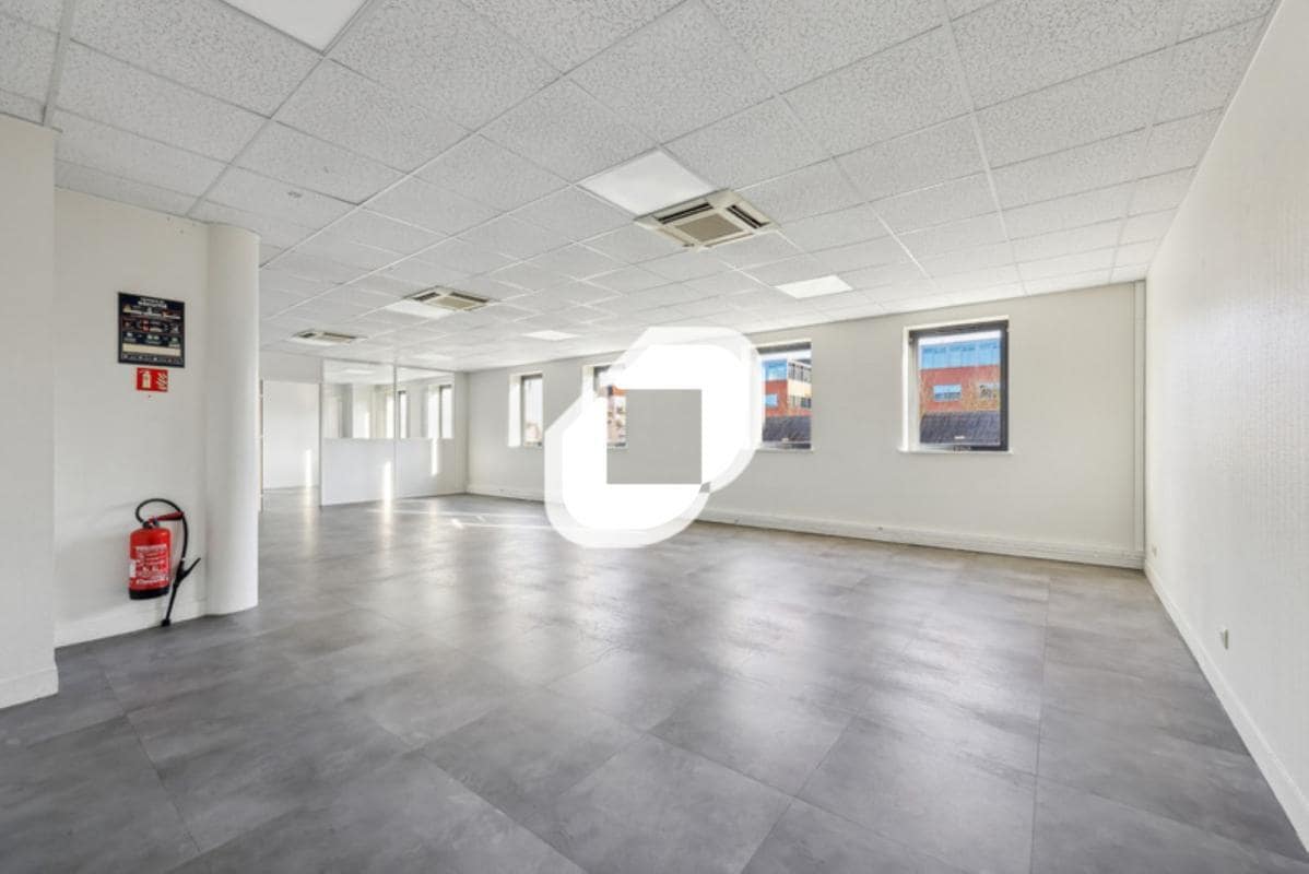 Office in Bussy Saint Georges for sale Interior Photo- Image 1 of 5