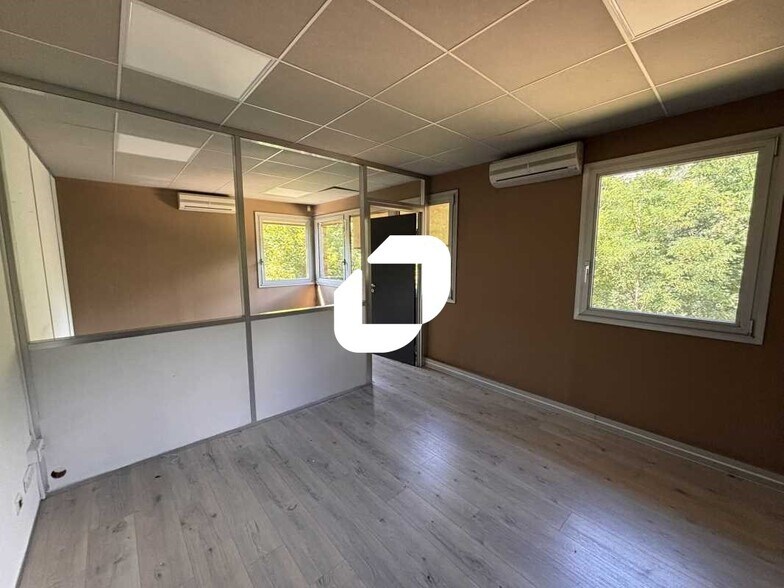 Office in Lissieu to rent - Interior Photo - Image 2 of 23