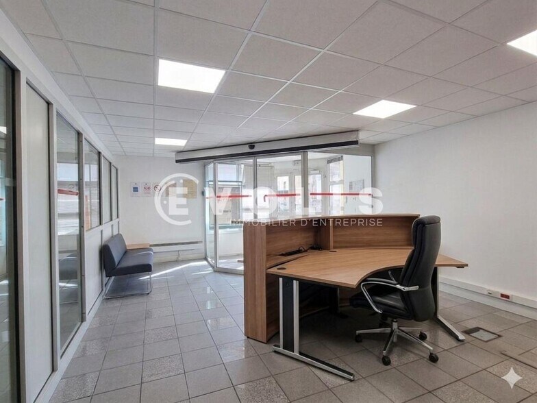 Office in Ivry-sur-Seine to rent - Interior Photo - Image 2 of 13