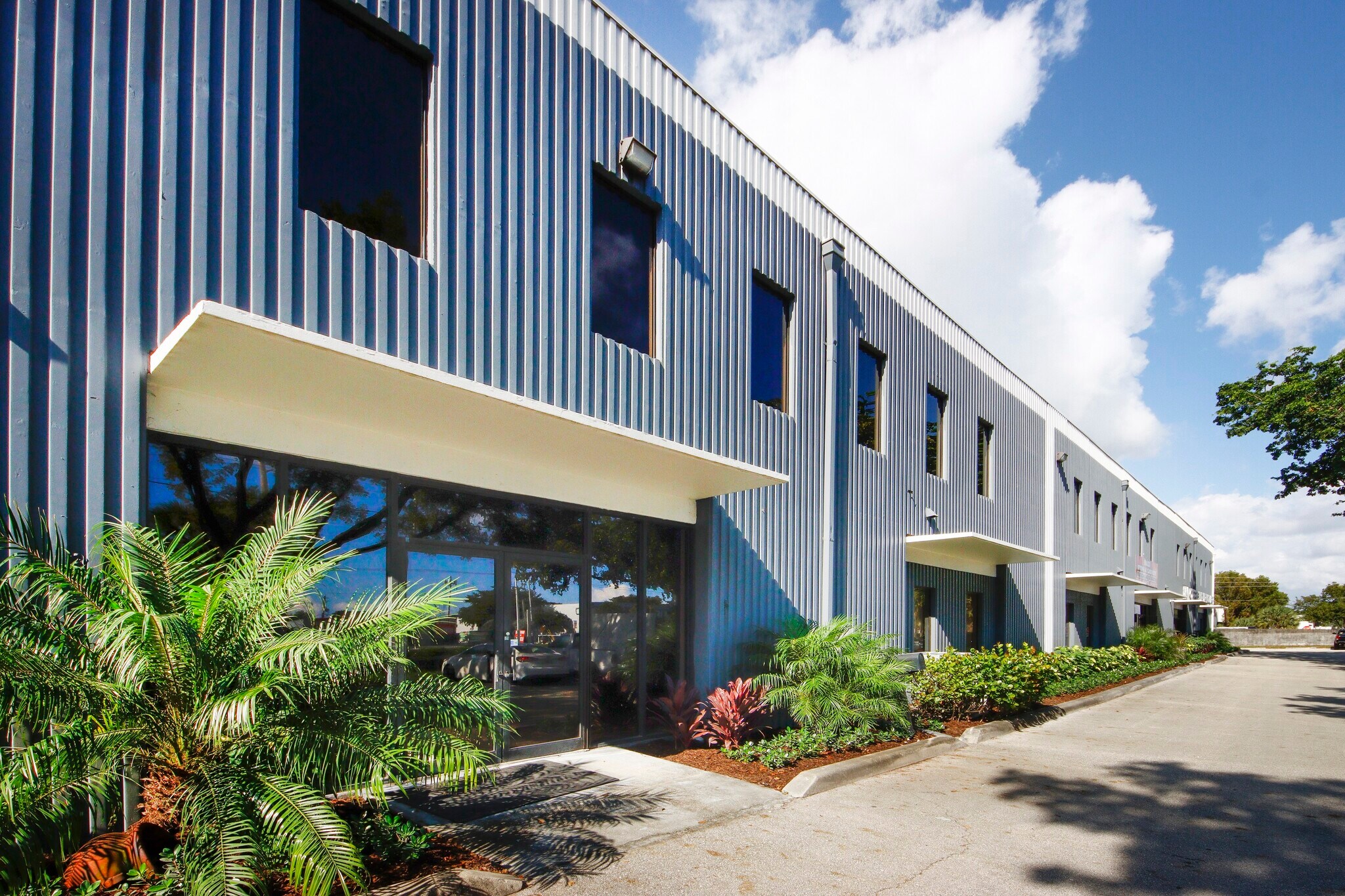 1551 N Powerline Rd, Pompano Beach, FL to rent Primary Photo- Image 1 of 10