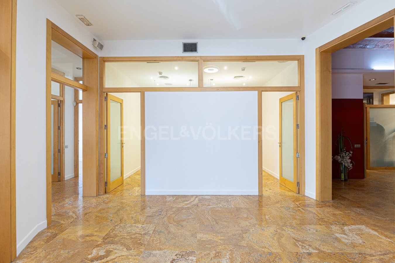Barcelona, BAR 08008 - Unit 2 -  - Interior Photo - Image 2 of 36